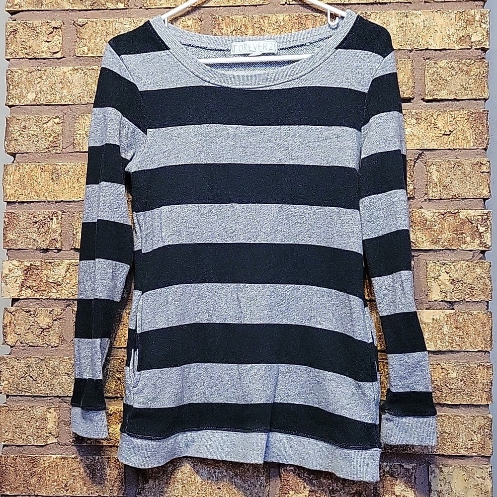 Forever 21 Black and Gray Striped Long Sleeve Top With Pockets Size Small
